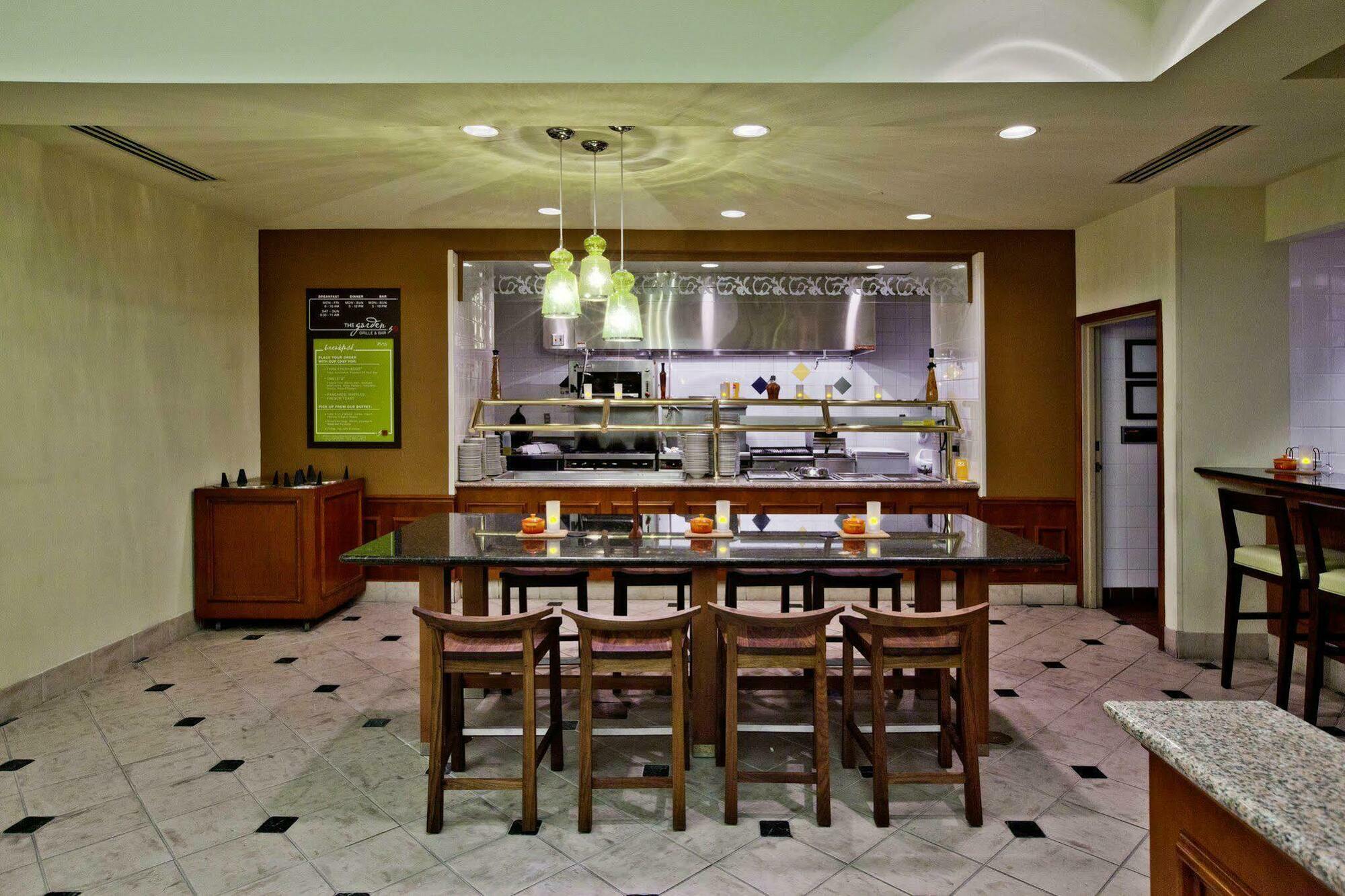 Hilton Garden Inn Oklahoma City Airport Exteriör bild